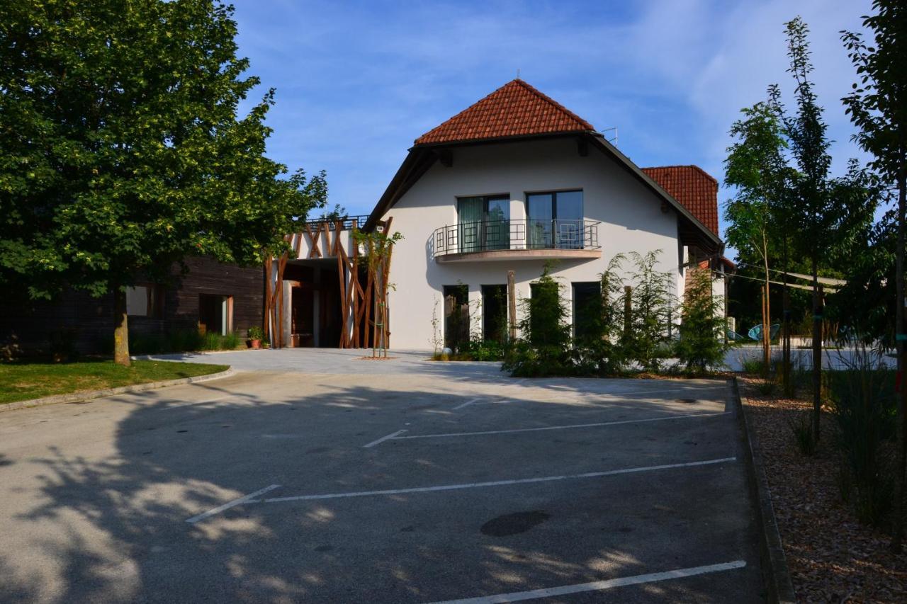 Hotel Rakar Trebnje Zewnętrze zdjęcie